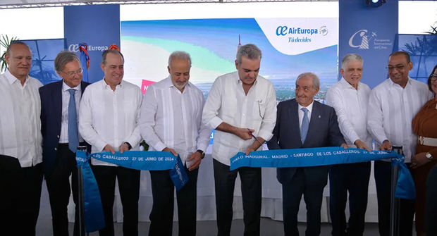 Air Europa inaugura nueva ruta de Santiago con destino en Madrid.