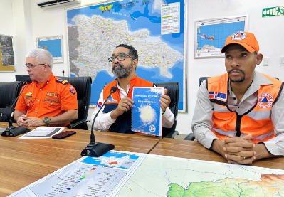 La Defensa Civil activa protocolos ante el posible impacto del huracán Beryl en el país.