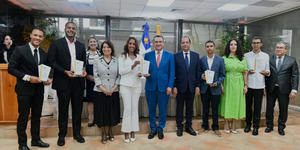 IESPEC premia a estudiantes por ensayos sobre democracia e identidad