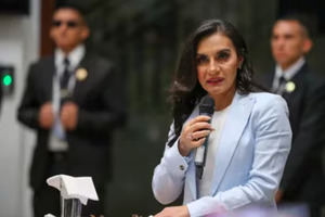 La vicepresidenta de Ecuador acusa a Noboa de violencia política y dice temer por su vida
