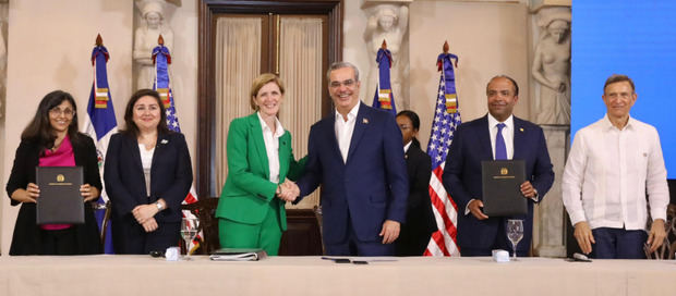 Banreservas y DFC anuncian USD 84 millones para mujeres.