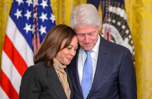 Biden, Obama y los Clinton apoyarán a Kamala Harris en la Convención Nacional Demócrata