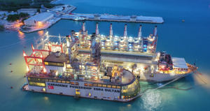 Investigan derrame de combustible en la planta eléctrica que opera en una barcaza en Azua