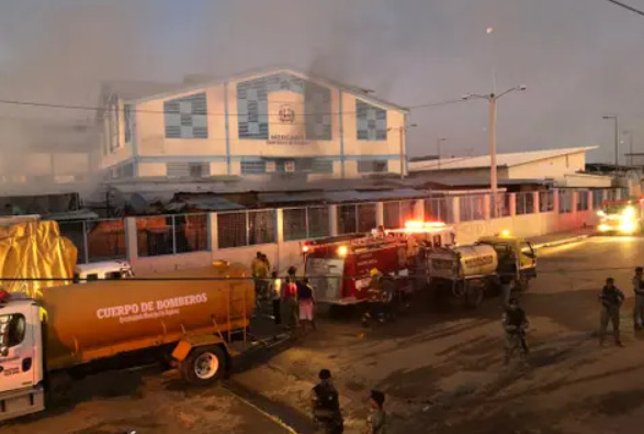 Incendio en mercado binacional en la frontera dominico-haitiana.
