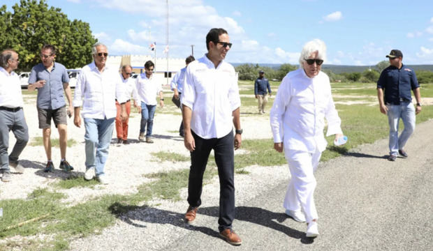 Presidente del Grupo Iberostar visita Cabo Rojo y lo califica como un sitio único.