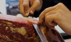 El jamón retoma su protagonismo en Navidad