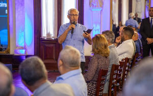 Ministro de Educación, Ángel Hernández.