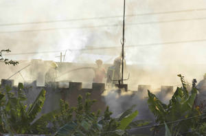 Confirman tres muertos por incendio en la cárcel La Victoria