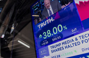 La red social de Donald Trump se dispara un 54 % en su primer día en bolsa.