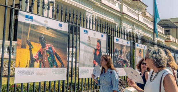 Diseñadora dominicana, galardonada en desfile organizado por la Unesco y la Unión Europea