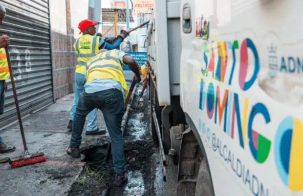 Alcaldía del Distrito Nacional despliega brigadas preventivas ante incidencia de vaguada