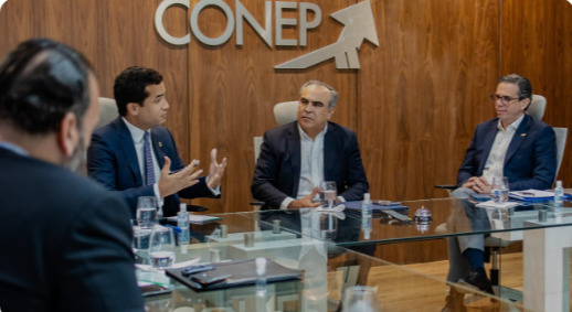 Empresarios tratan con Omar Fernández su visión sobre los sectores productivos.