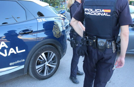 El hijo de una cónsul dominicana en España mata a su mujer y se quita la vida.