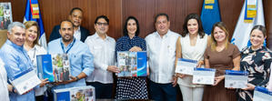 Primera dama Raquel Arbaje entrega 42 dispositivos cocleares para beneficiar a 60 niños con hipoacusia