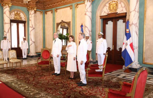 Presidente Abinader recibe cartas credenciales de siete nuevos embajadores en el país