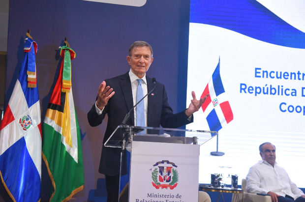 Canciller Roberto Álvarez.