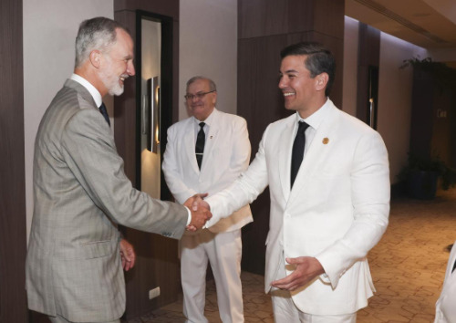 Peña se reúne con el rey de España, Abinader, Arévalo y delegados de EE.UU. en Santo Domingo.