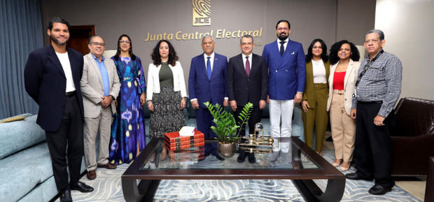 Gobierno Dominicano a través del programa Burocracia Cero, ahorrará a familias dominicanas más de 220 millones de pesos en proceso de inscripción escolar.