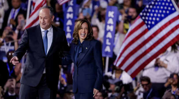Kamala Harris y su esposo.