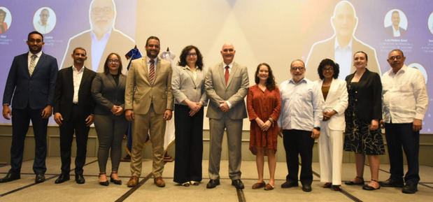 Ministerio de Economía fortalece capacidades del Sistema Nacional de Monitoreo y Evaluación del país.