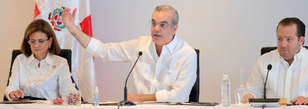 Presidente Abinader anuncia en Consejo de Ministros y Directores varias obras importantes para Santo Domingo Este.