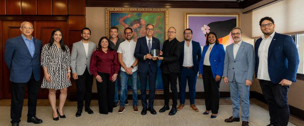 Vicepresidencia de Comunicación y Reputación Corporativa del Banco Popular
Dominicano recibe estatuilla por la innovadora campaña “Cuando tus ideas se cumplen”..
