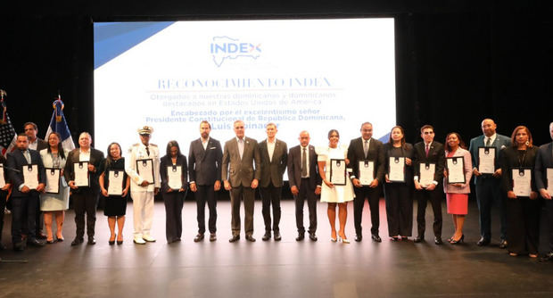 Presidente Abinader reconoce a dominicanas y dominicanos destacados en Estados Unidos.