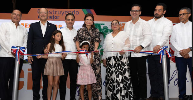 Corte de cinta de Expo Cibao 2024.