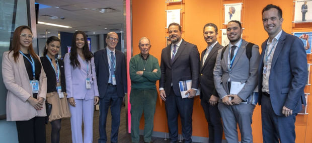 Delegación de RD evalúa oportunidades financieras para nuevas fuentes de energía en visita a Bloomberg.