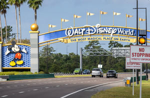 Disney World reabre sus parques temáticos de Florida, tras el paso de huracán Milton