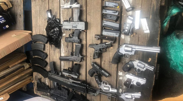 Algunas de las armas confiscadas.
