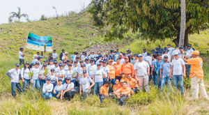 Ministerio Administrativo de la Presidencia siembra más de 4,000 pinos en cerro de Piedra Blanca