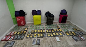 Decomisan 104 paquetes de presumible cocaína y arrestan hombre en La Altagracia