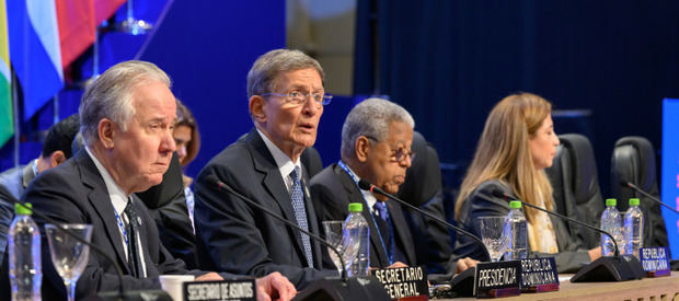 Ministro de Relaciones Exteriores, Roberto Álvarez.