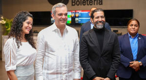 Presidente Abinader asiste a gala de estreno de la nueva película dominicana "Rango de Honor"