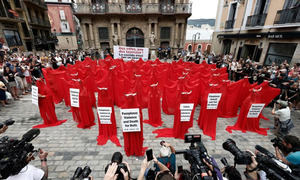 Colectivos denuncian en Pamplona (España) el maltrato animal en fiestas de San Fermín