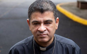 Devuelven a la cárcel al obispo nicaragüense Rolando Álvarez tras negarse a ser exiliado