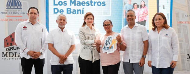 Vicepresidenta Raquel Peña en la entrega de viviendas. 