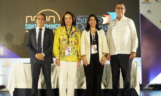 Rosanna Rivera, directora de Turismo de la Ciudad Colonial y Amín Abel Santos, coordinador general del PIDTUCCSD.