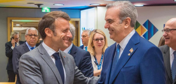 Luis Abinader y Emmanuel Macron.
