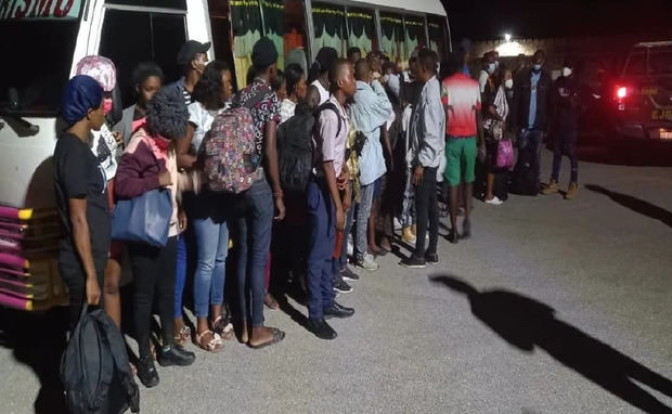 Denuncian la política migratoria 'racista' contra los haitianos.