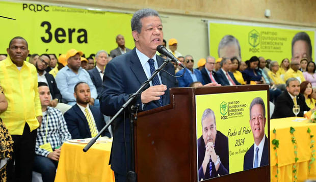 El presidente de la Fuerza del Pueblo, Leonel Fernández, durante un acto con los miembros del Partido Quisqueyano Demócrata Cristiano.