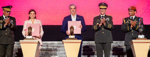 Presidente Abinader y vicepresidenta Peña encabezan acto 76 aniversario del Primer Regimiento Dominicano Guardia Presidencial