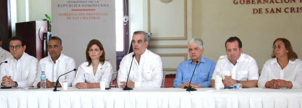 Presidente de la República, Luis Abinader encabeza mesa de trabajo en San Cristóbal.