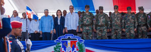 Presidente encabeza desfile militar-policial con motivo 160 aniversario de la Restauración