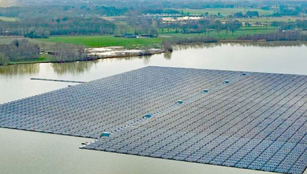 Evalúan costos y beneficios de instalar paneles solares flotantes en los embalses del país.