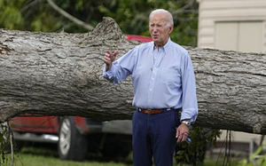 Biden recorre zona devastada por huracán Idalia y promete ayuda hasta 