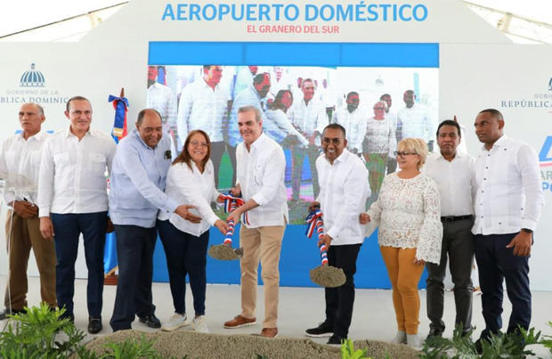Primer palazo para la construcción del Aeropuerto Doméstico El Granero del Sur.