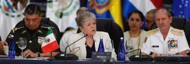 Alicia Bárcena (c), secretaria de Relaciones Exteriores de México.