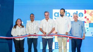 Luis Abinader inaugura primer Punto GOB en Santiago.